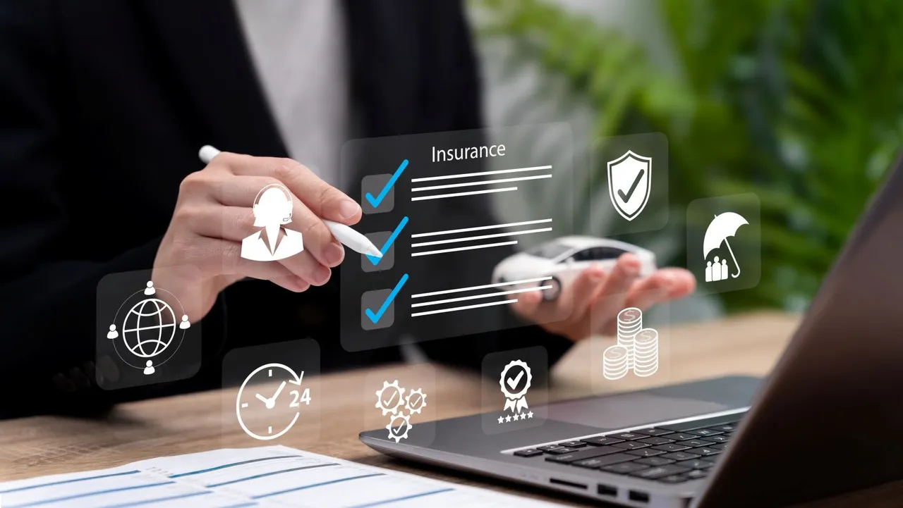 commercial insurance Texas businesses reviewing policy